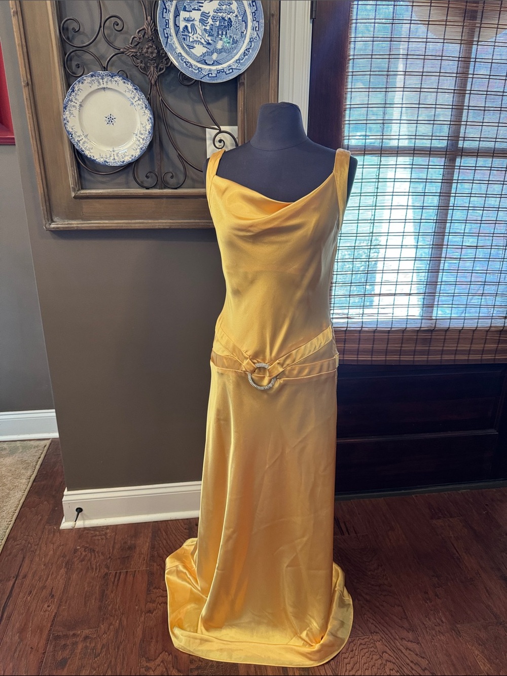 How to Lose a Guy in 10 Day Yellow Satin Maxi Gown with Ring Belt